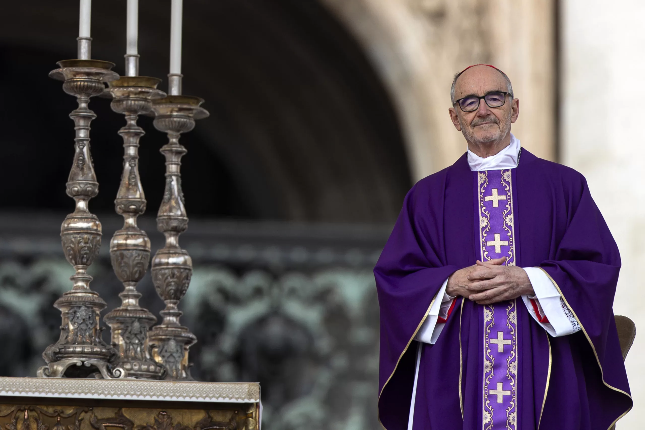 Kardinolas Michaelis Czerny SJ, Integralios žmogaus raidos skatinimo dikasterijos prisefektas, vadovauja Pasaulio savanorystės jubiliejaus Mišioms Šv. Petro aikštėje Vatikane
