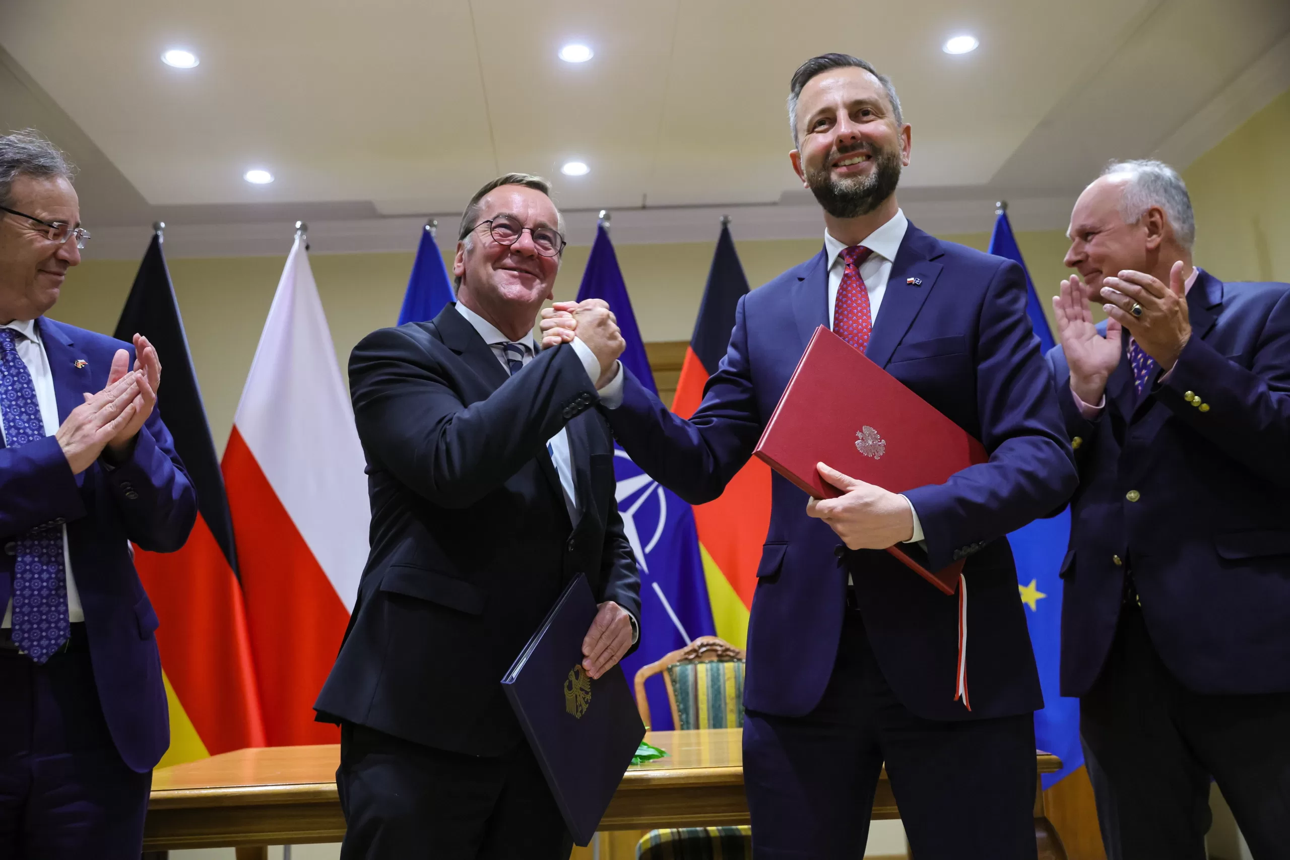 Vokietijos gynybos ministras Borisas Pistoriusas ir Lenkijos gynybos ministras Wladyslawas Kosiniakas-Kamyszas