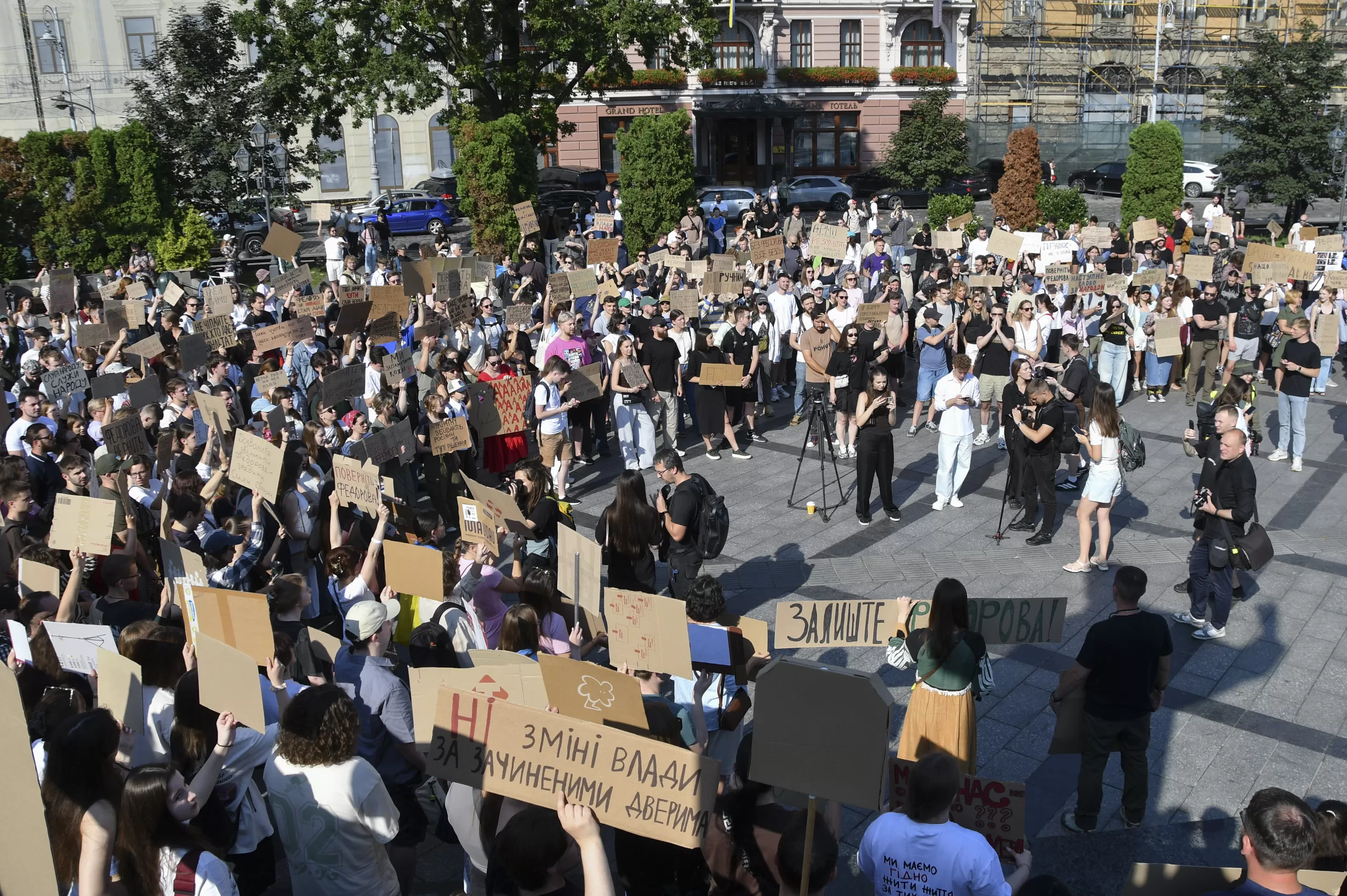 Ukrainos sostinėje Kyjive tūkstančiai žmonių protestavo prieš populiaraus