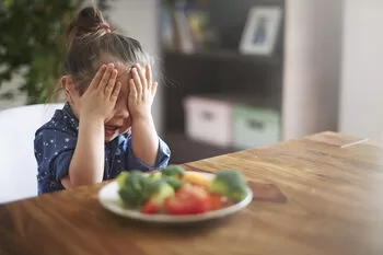 Kai vaikas nevalgo: kada tai tik įprastas etapas, o kada – signalas kreiptis į gydytoją?