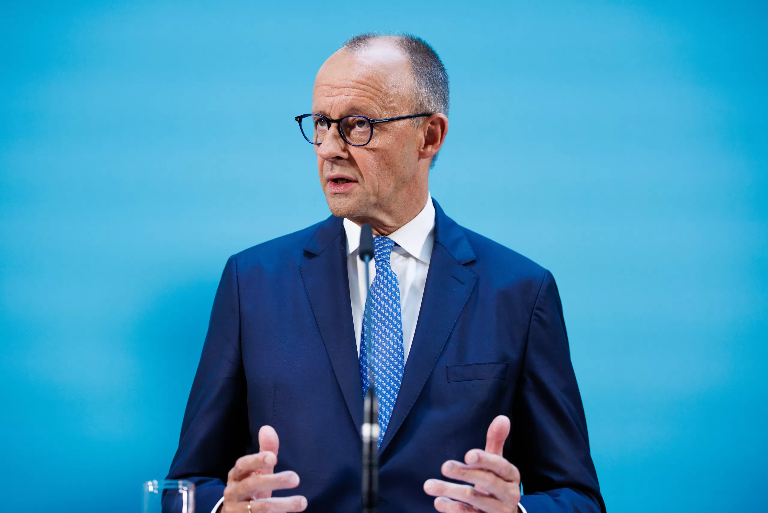Vokietijos kancleris sako esąs sukrėstas dėl pralaimėjimo rinkimuose, bet žada tęsti reformas