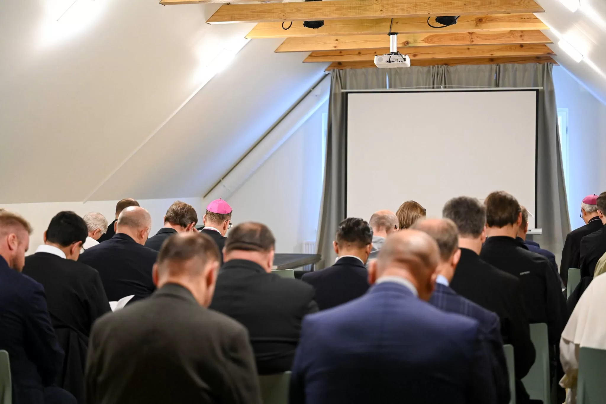 Vilniaus arkivyskupijos kunigai aptarė saugios aplinkos stiprinimą ir pastarųjų savaičių įvykius