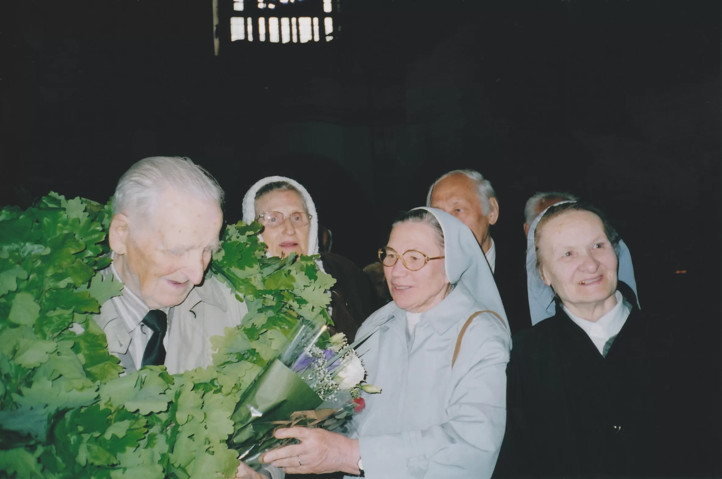 Rezistento Vlado Lapienio 100 metų jubiliejaus minėjimas Vilniuje, Šv. apaštalų Pilypo ir Jokūbo bažnyčioje 2006 metais. Iš kairės: V. Lapienis, Jadvyga Bieliauskienė, sesuo Elena Šuliauskaitė SJE ir sesuo Monika Gavėnaitė SJE, disidentai