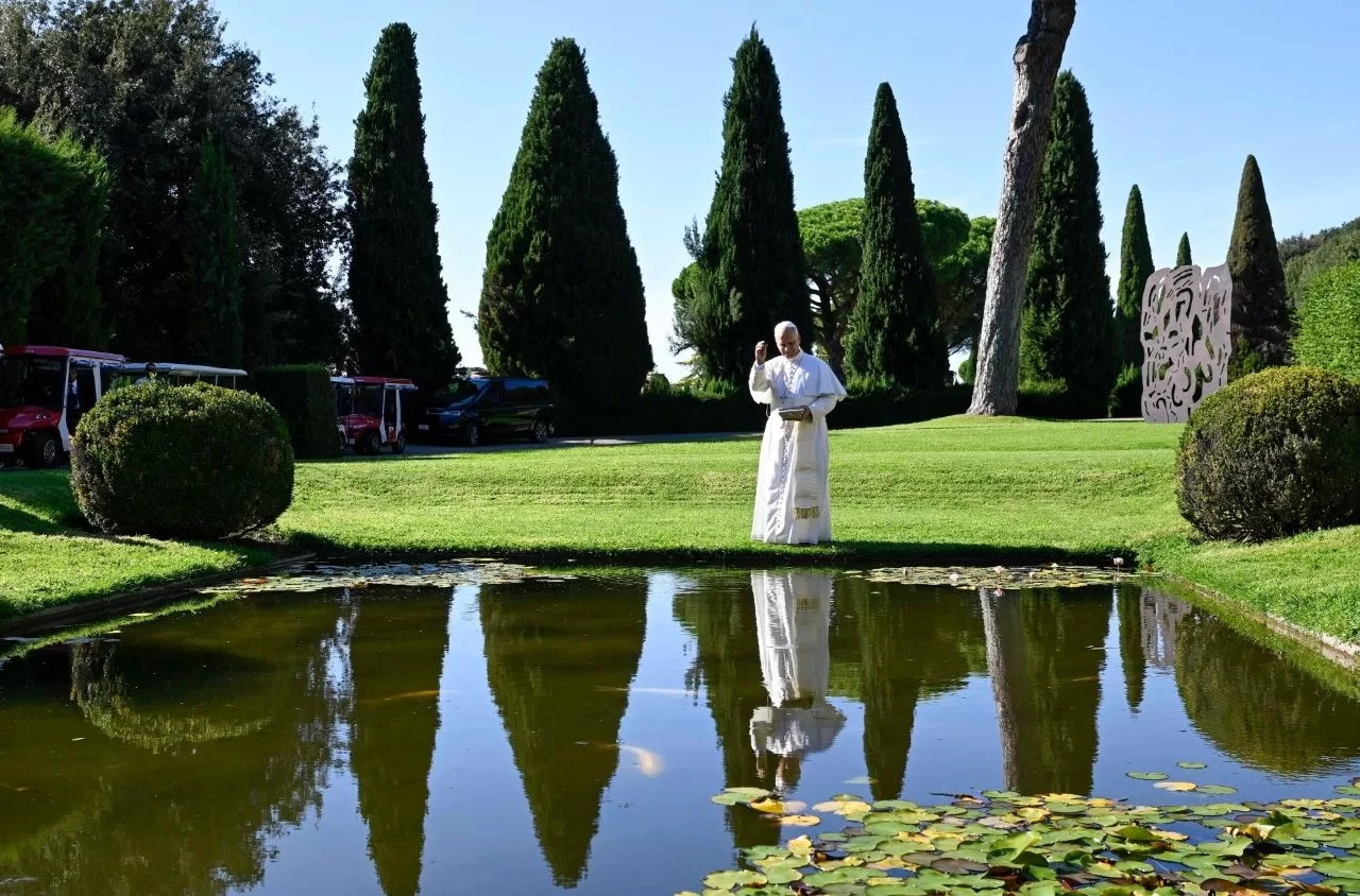 Popiežius Leonas XIV Kastel Gandolfo rūmų parke, Kūrinija, laudato si'