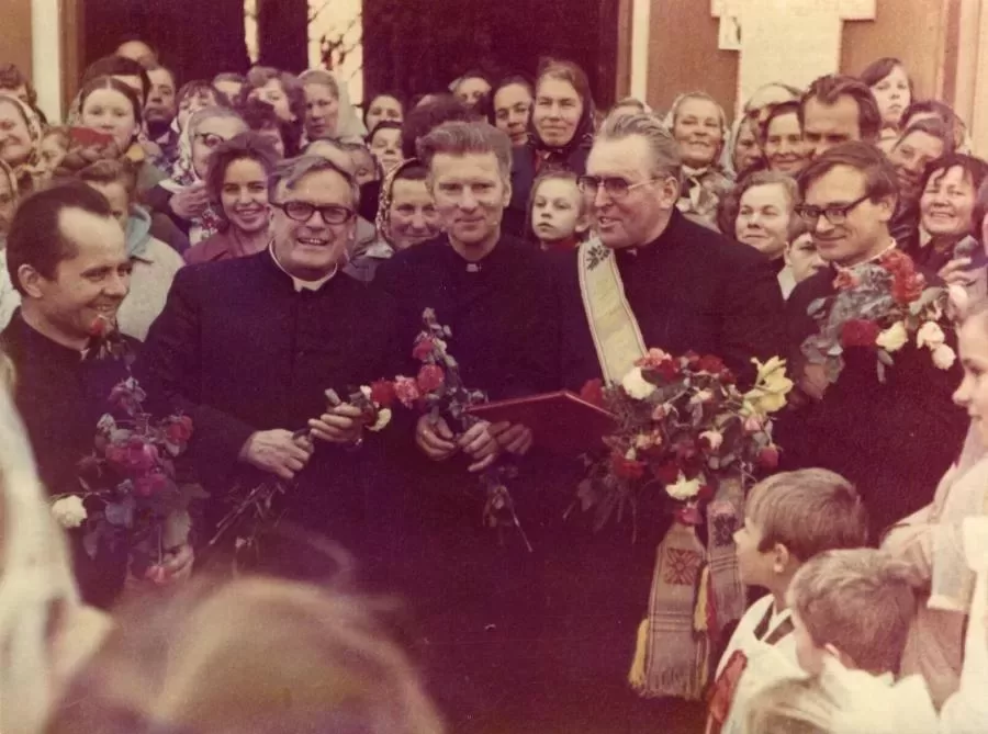 Katalikų teisių gynimo komiteto nariai kunigai (iš kairės): Sigitas Tamkevičius, Vincentas Vėlavičius, Juozas Zdebskis, Alfonsas Svarinskas, Jonas Kauneckas.
