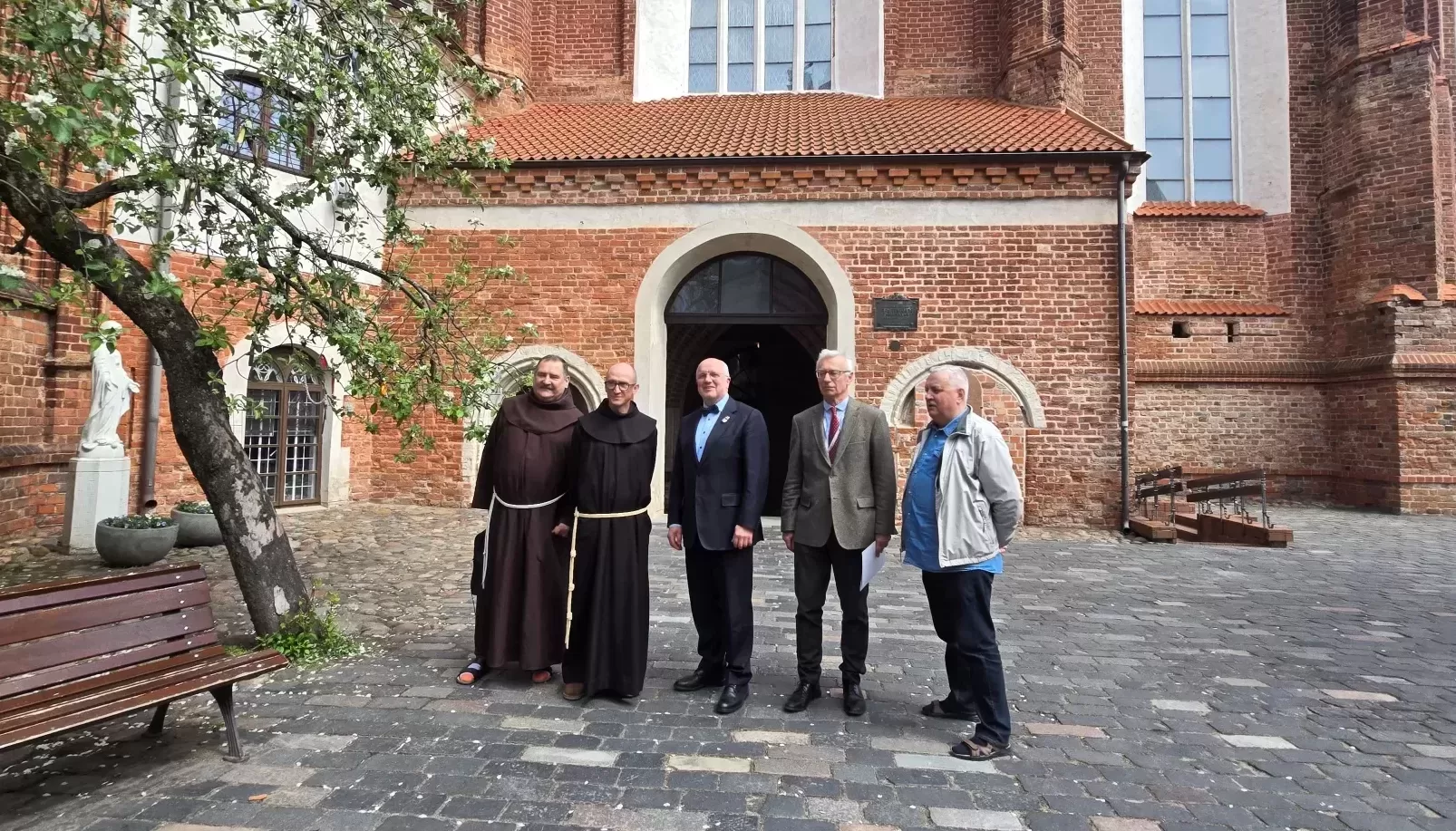 LR Seimo Pirmininkas Juozas Olekas lankosi Vilniaus Bernardinų bažnyčioje.