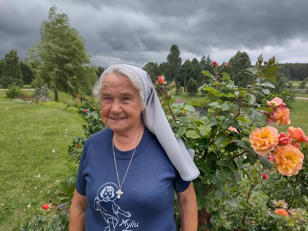 Sesuo Aldona Raižytė SJE Guronių (Kaišiadorių r.) vienuolyno rekolekcijų namuose