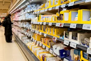 Kodėl parduotuvėje išleidžiame daugiau, nei planavome: nuo 9,99 euro kainų iki aukso zonos lentynose