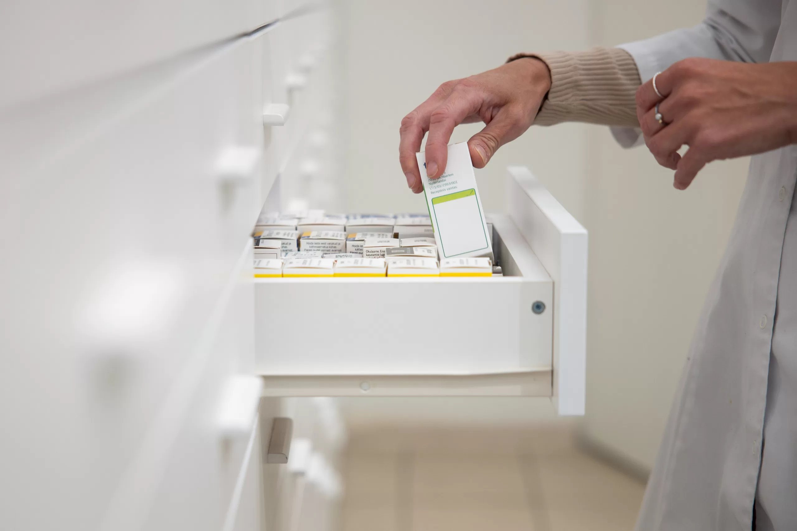Vaistai, vaistine, liga, farmacija, antibiotikai, sveikata, persalimas, skausmas